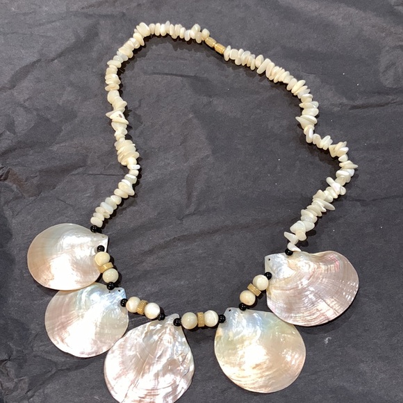 Puca Shell Necklace With Hanging Shells - Picture 4 of 4